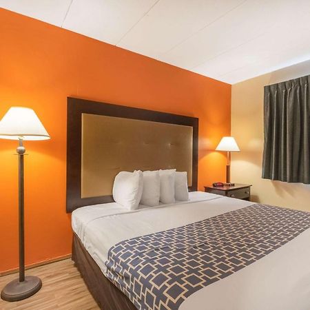 Econo Lodge Inn & Suites Airport Windsor Locks Zewnętrze zdjęcie