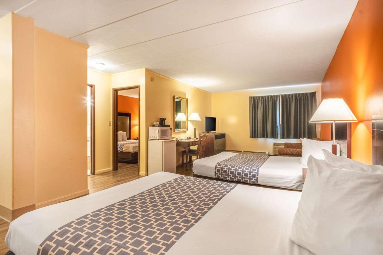 Econo Lodge Inn & Suites Airport Windsor Locks Zewnętrze zdjęcie