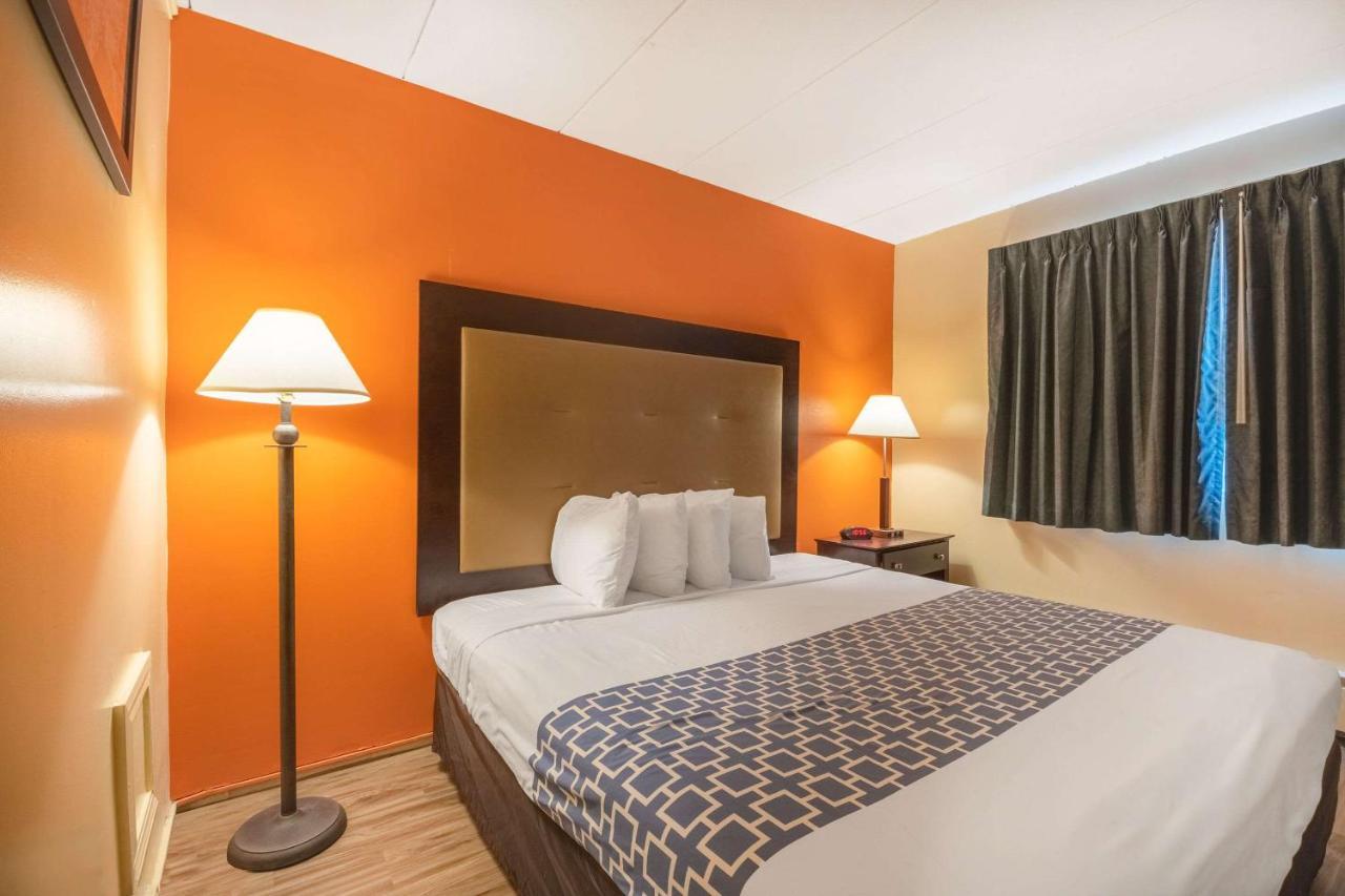 Econo Lodge Inn & Suites Airport Windsor Locks Zewnętrze zdjęcie