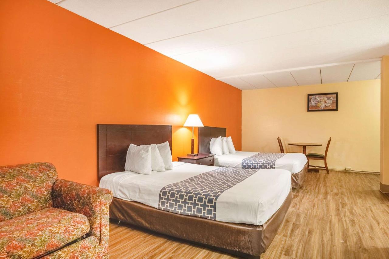 Econo Lodge Inn & Suites Airport Windsor Locks Zewnętrze zdjęcie