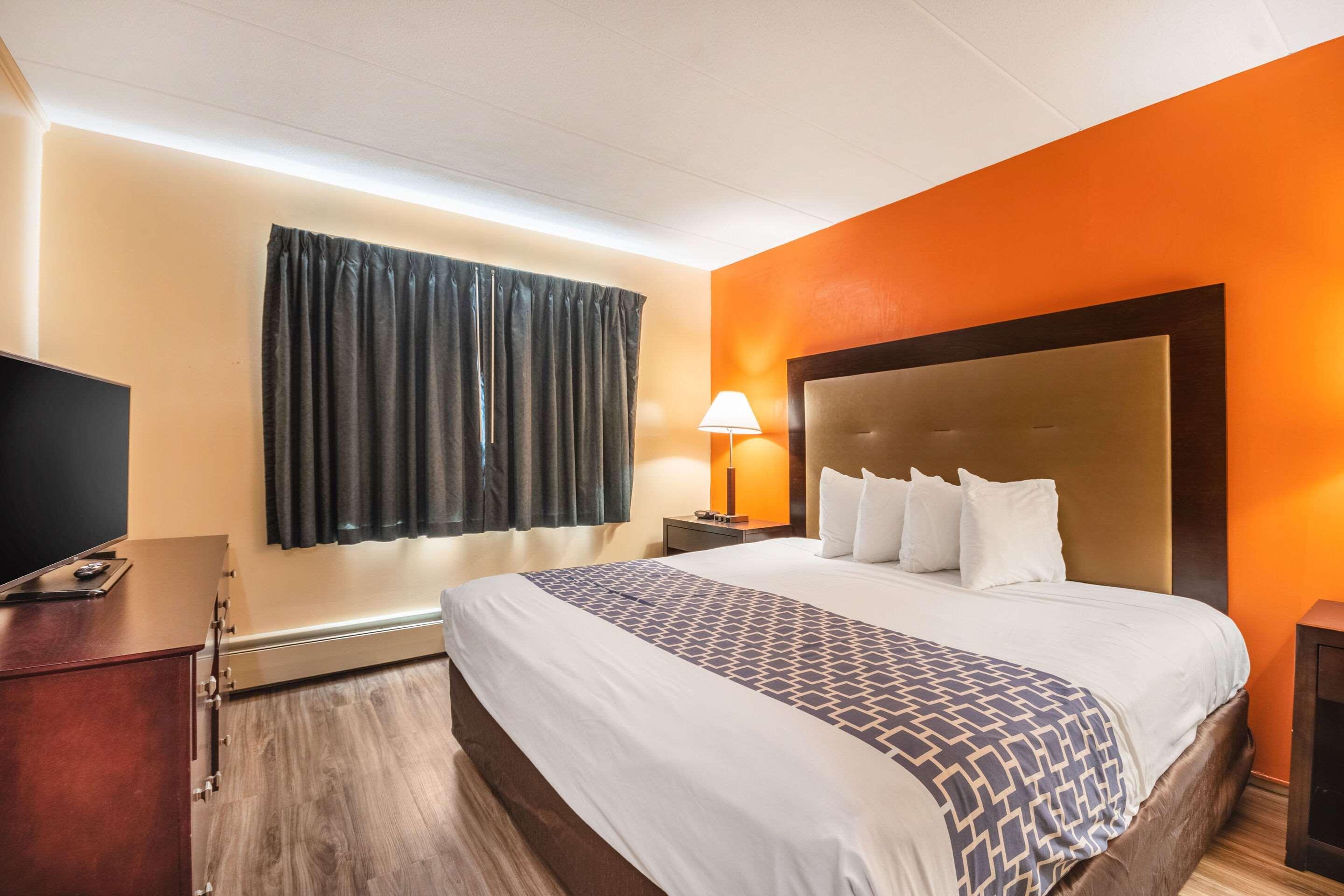 Econo Lodge Inn & Suites Airport Windsor Locks Zewnętrze zdjęcie