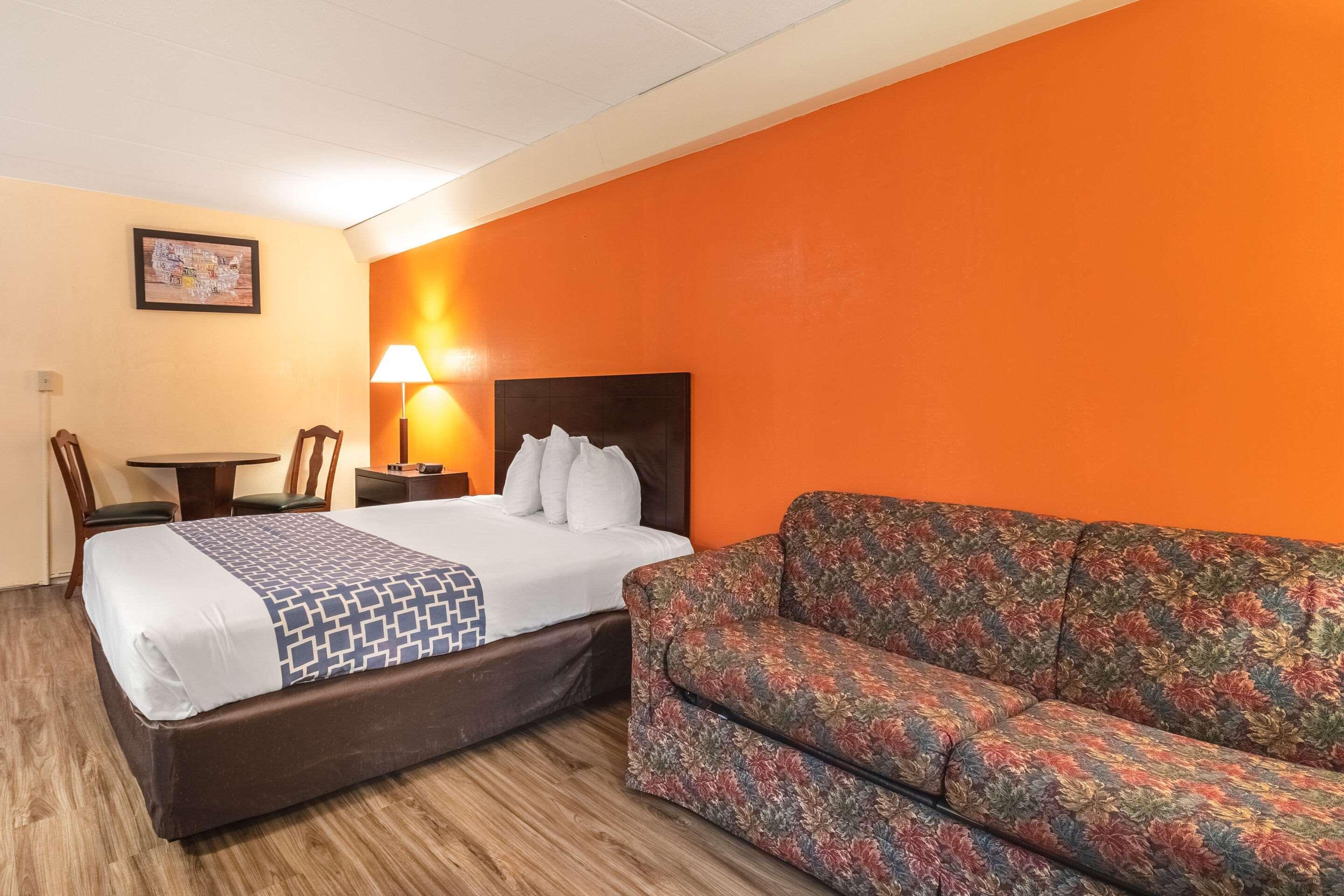 Econo Lodge Inn & Suites Airport Windsor Locks Zewnętrze zdjęcie