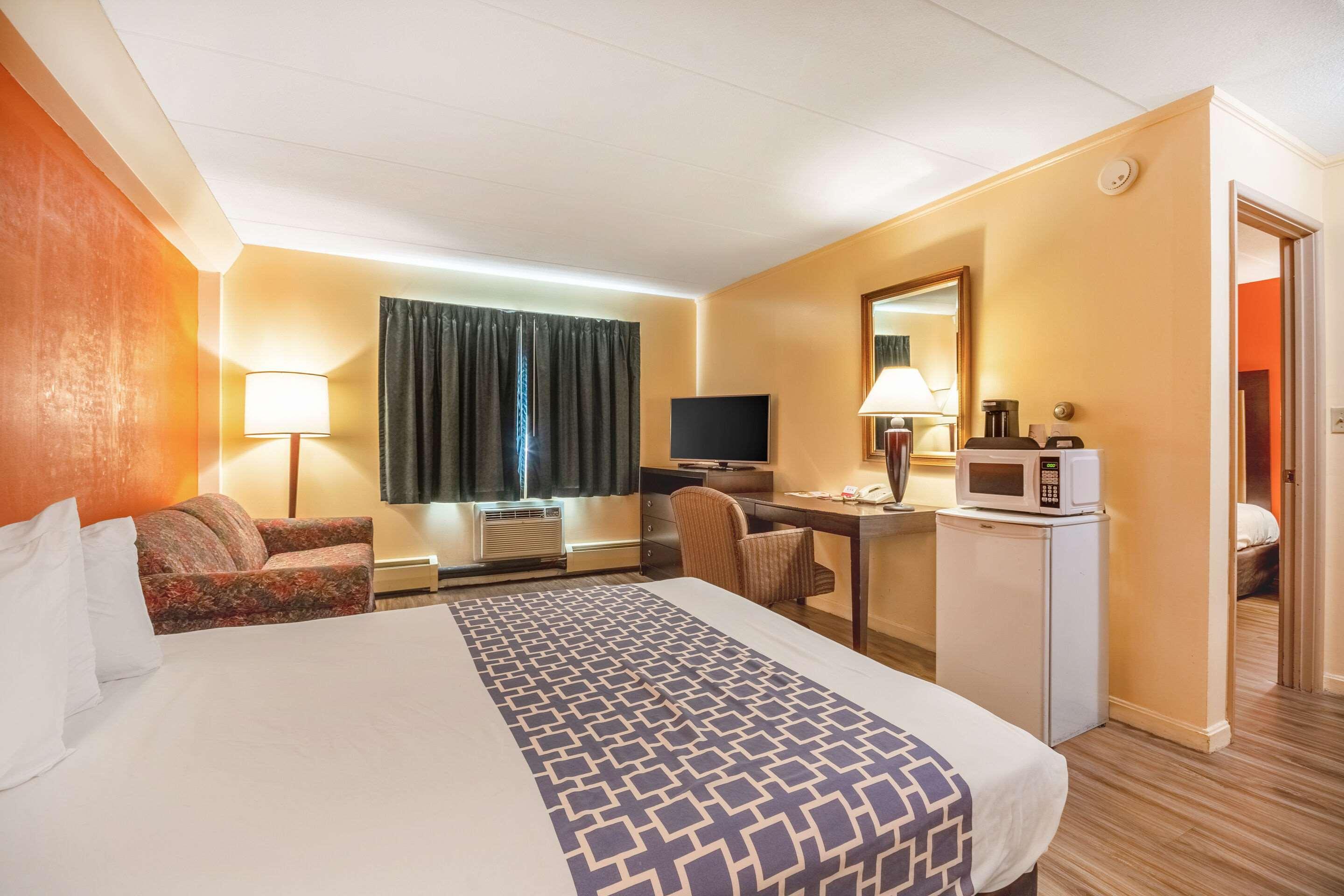 Econo Lodge Inn & Suites Airport Windsor Locks Zewnętrze zdjęcie