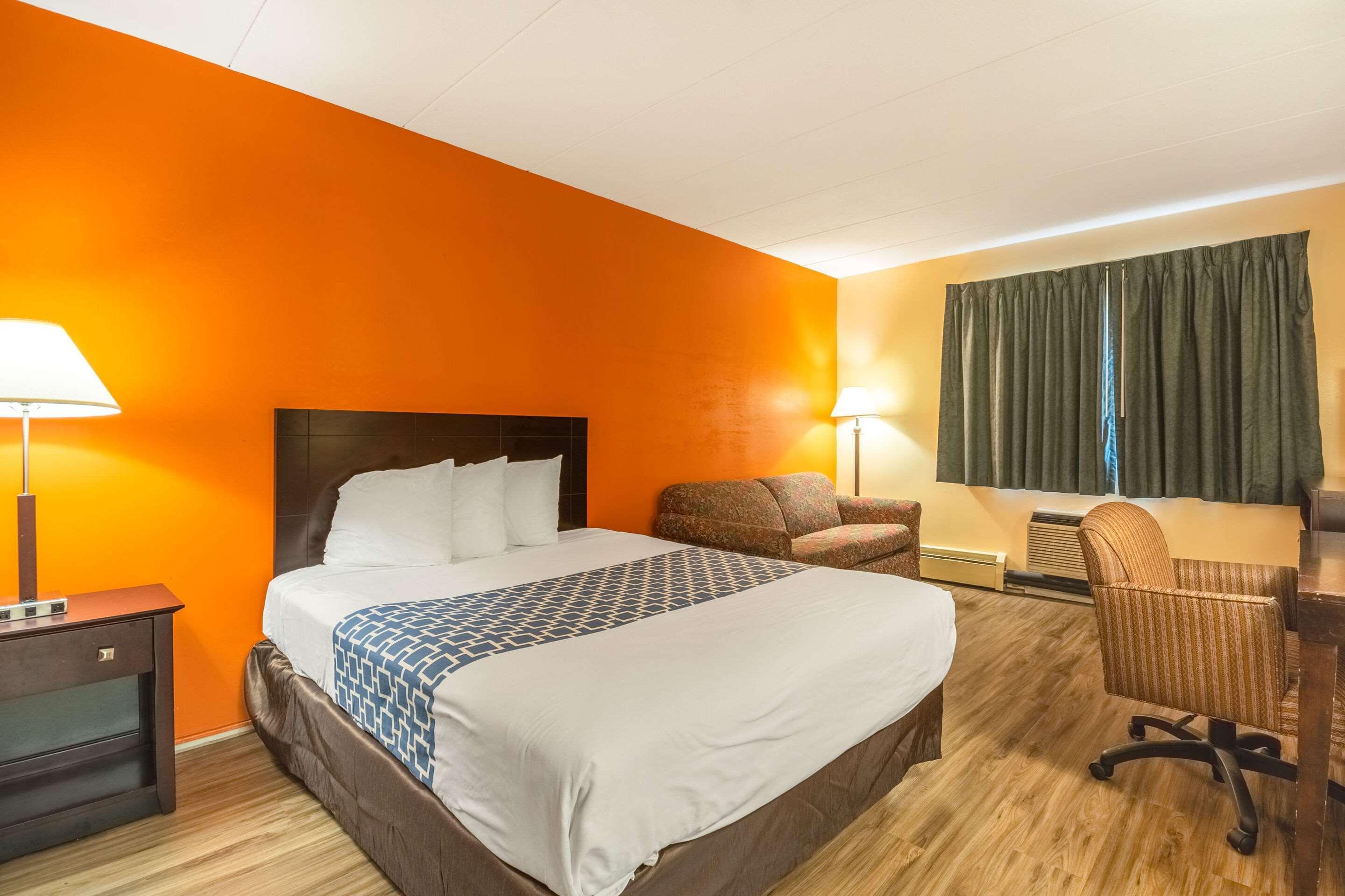 Econo Lodge Inn & Suites Airport Windsor Locks Zewnętrze zdjęcie