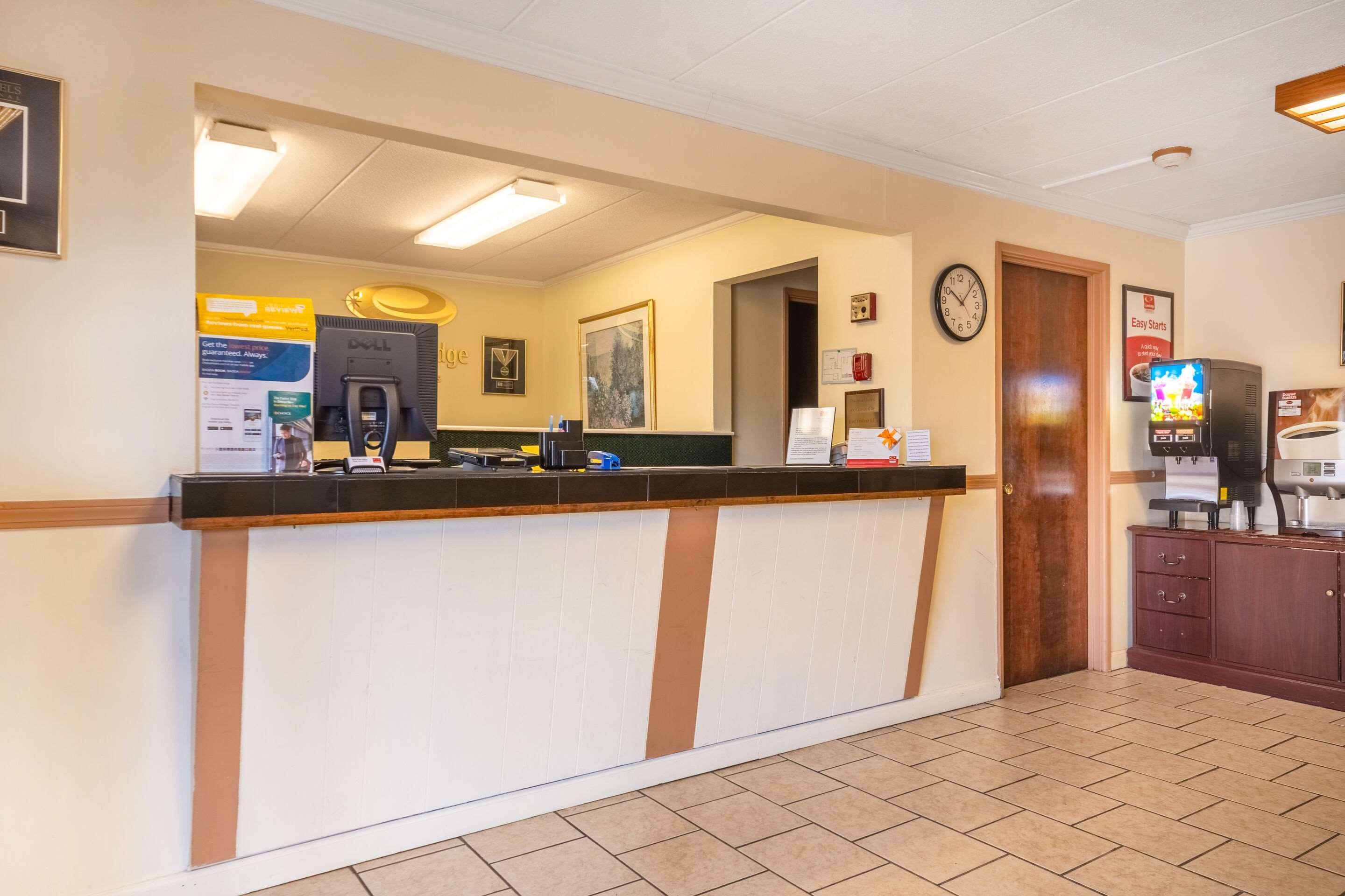 Econo Lodge Inn & Suites Airport Windsor Locks Zewnętrze zdjęcie