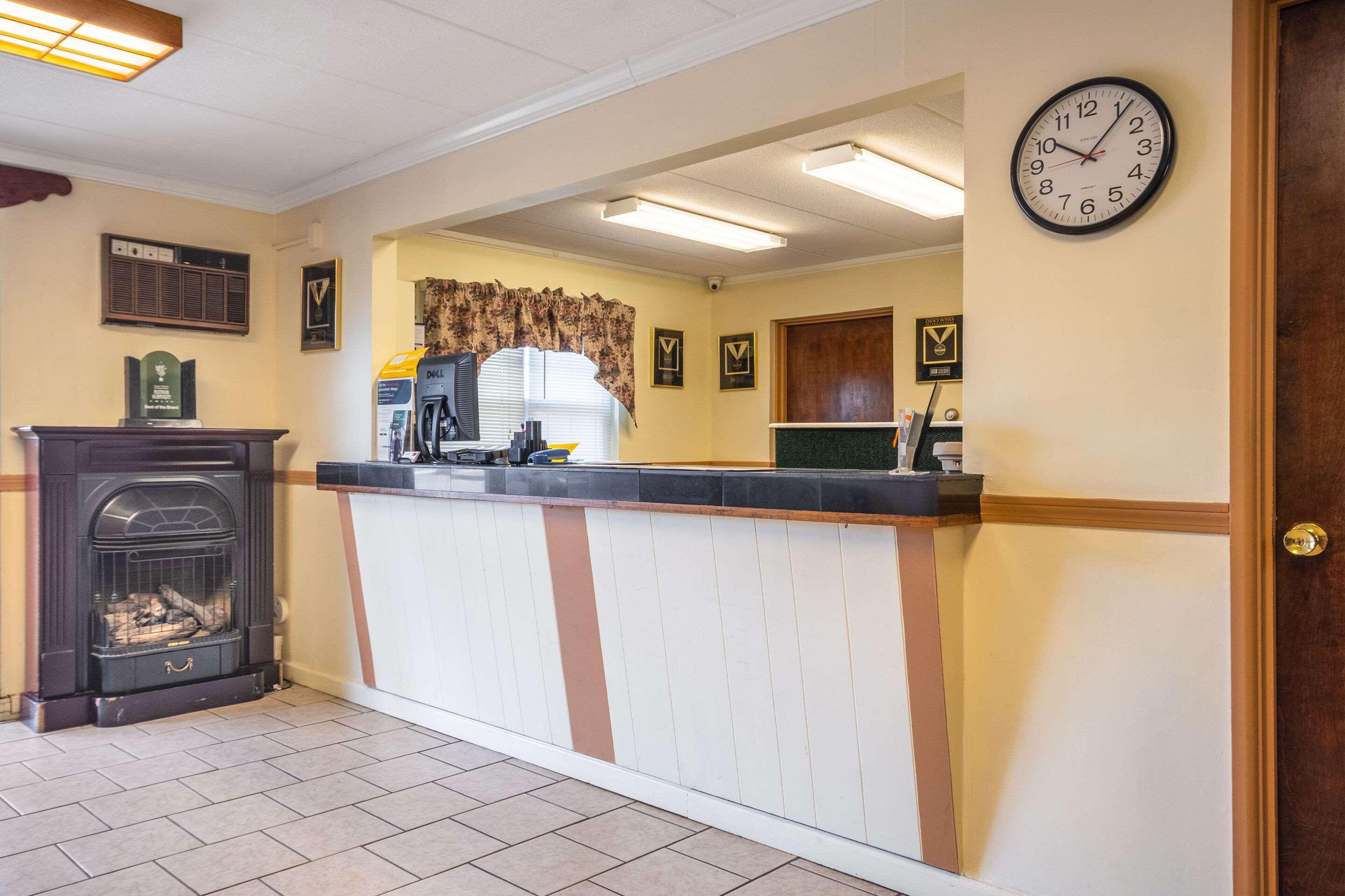 Econo Lodge Inn & Suites Airport Windsor Locks Zewnętrze zdjęcie