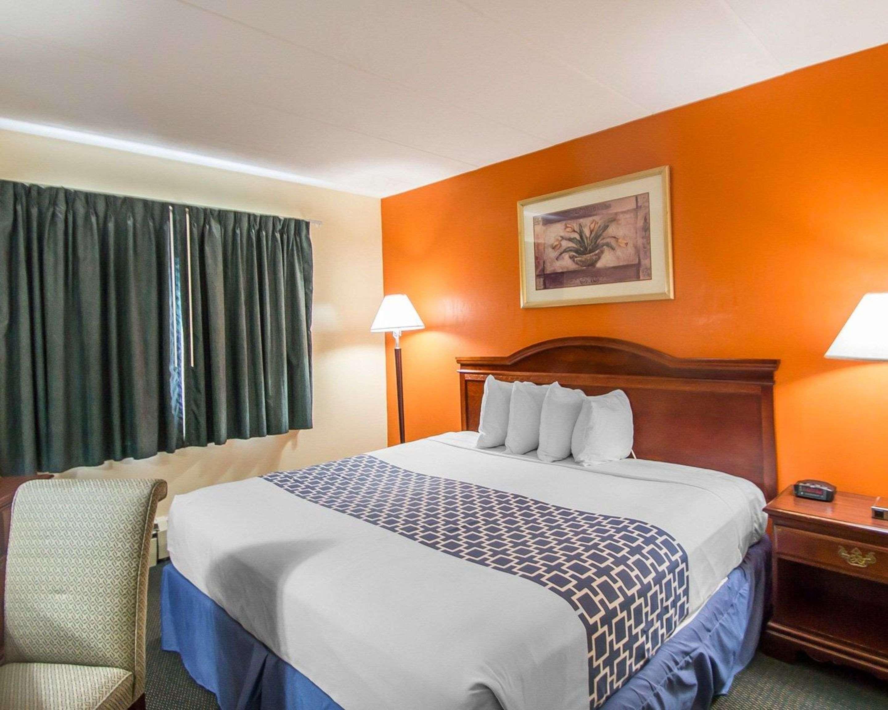 Econo Lodge Inn & Suites Airport Windsor Locks Zewnętrze zdjęcie
