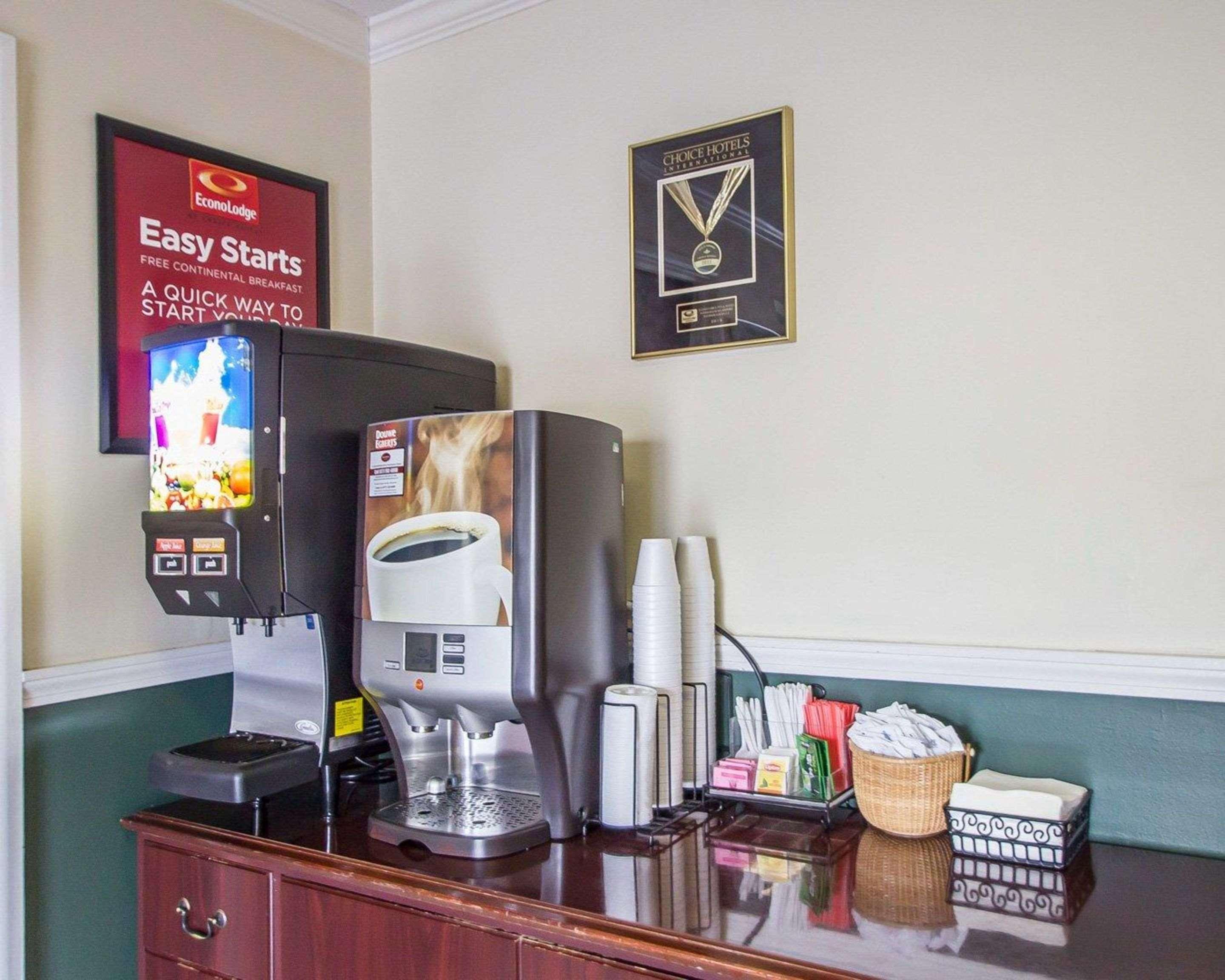 Econo Lodge Inn & Suites Airport Windsor Locks Zewnętrze zdjęcie