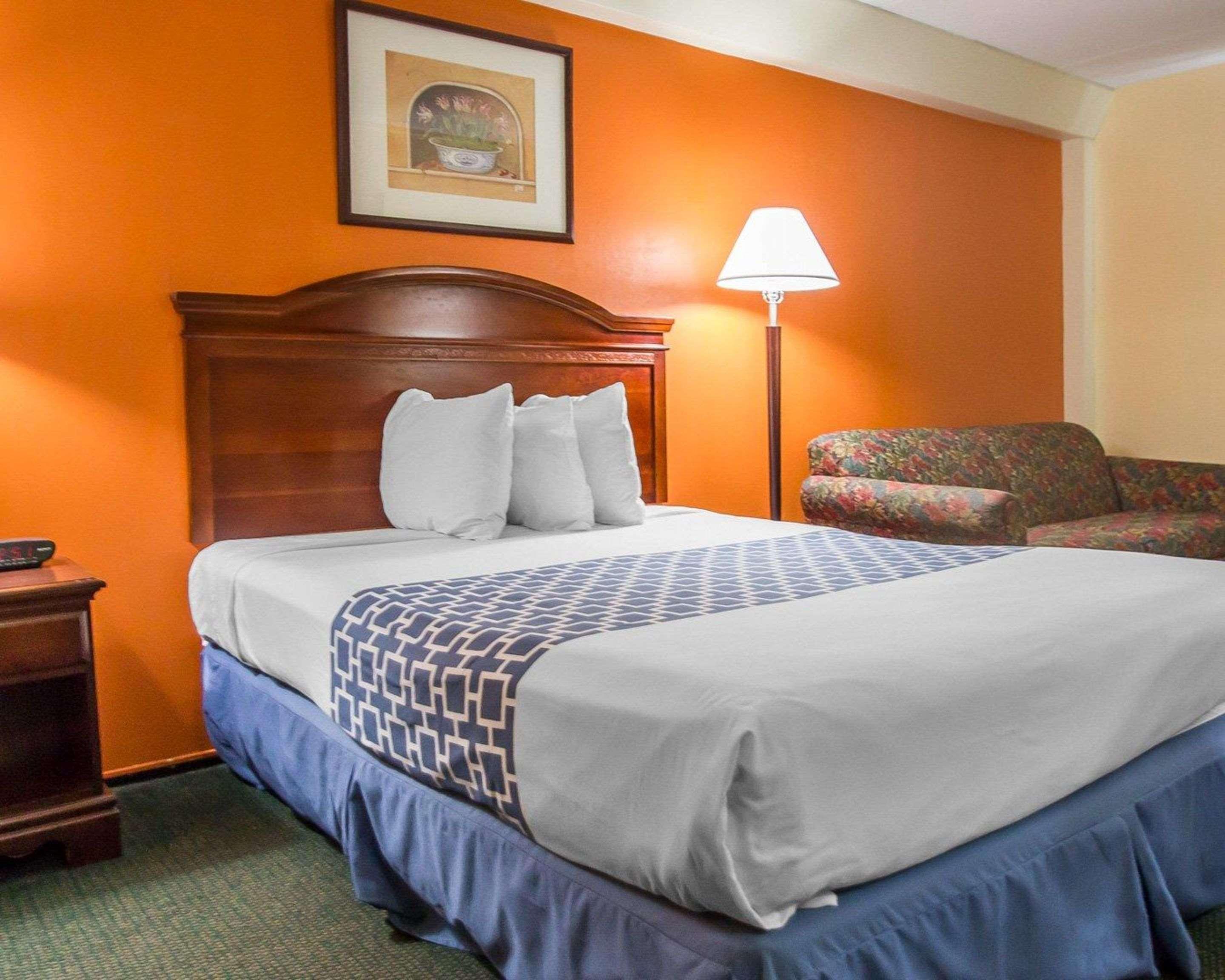 Econo Lodge Inn & Suites Airport Windsor Locks Zewnętrze zdjęcie