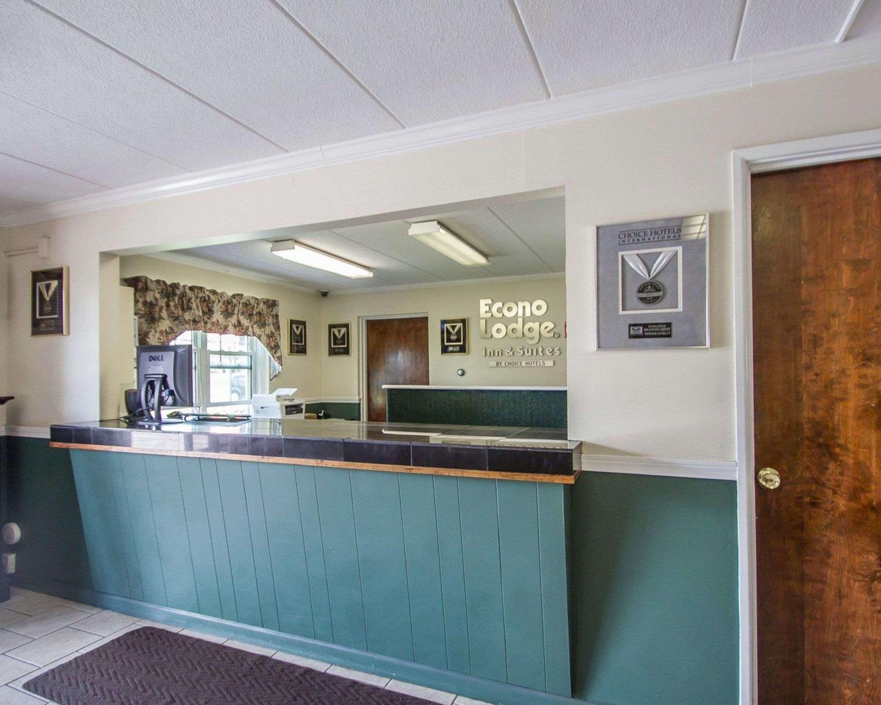 Econo Lodge Inn & Suites Airport Windsor Locks Zewnętrze zdjęcie