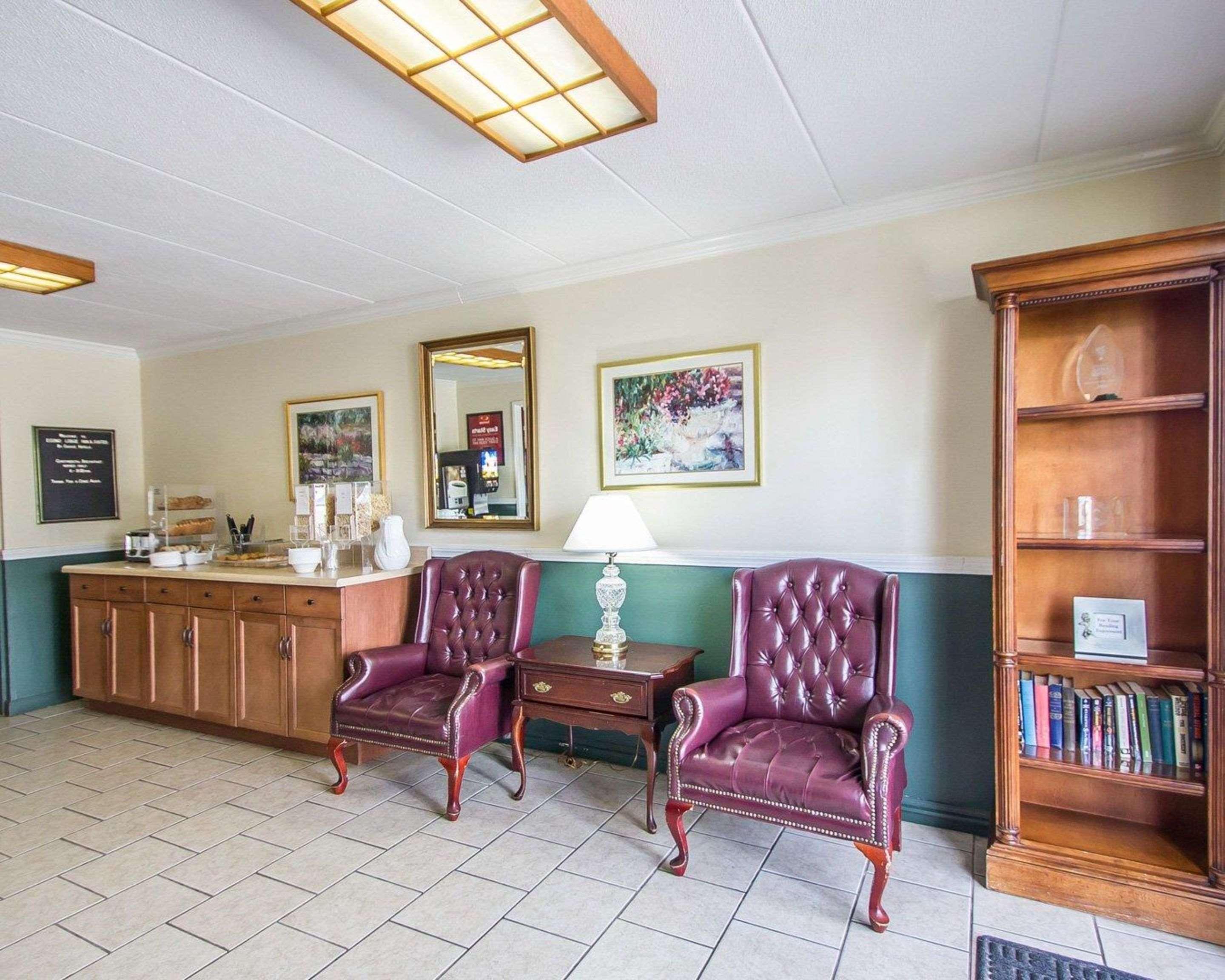 Econo Lodge Inn & Suites Airport Windsor Locks Zewnętrze zdjęcie