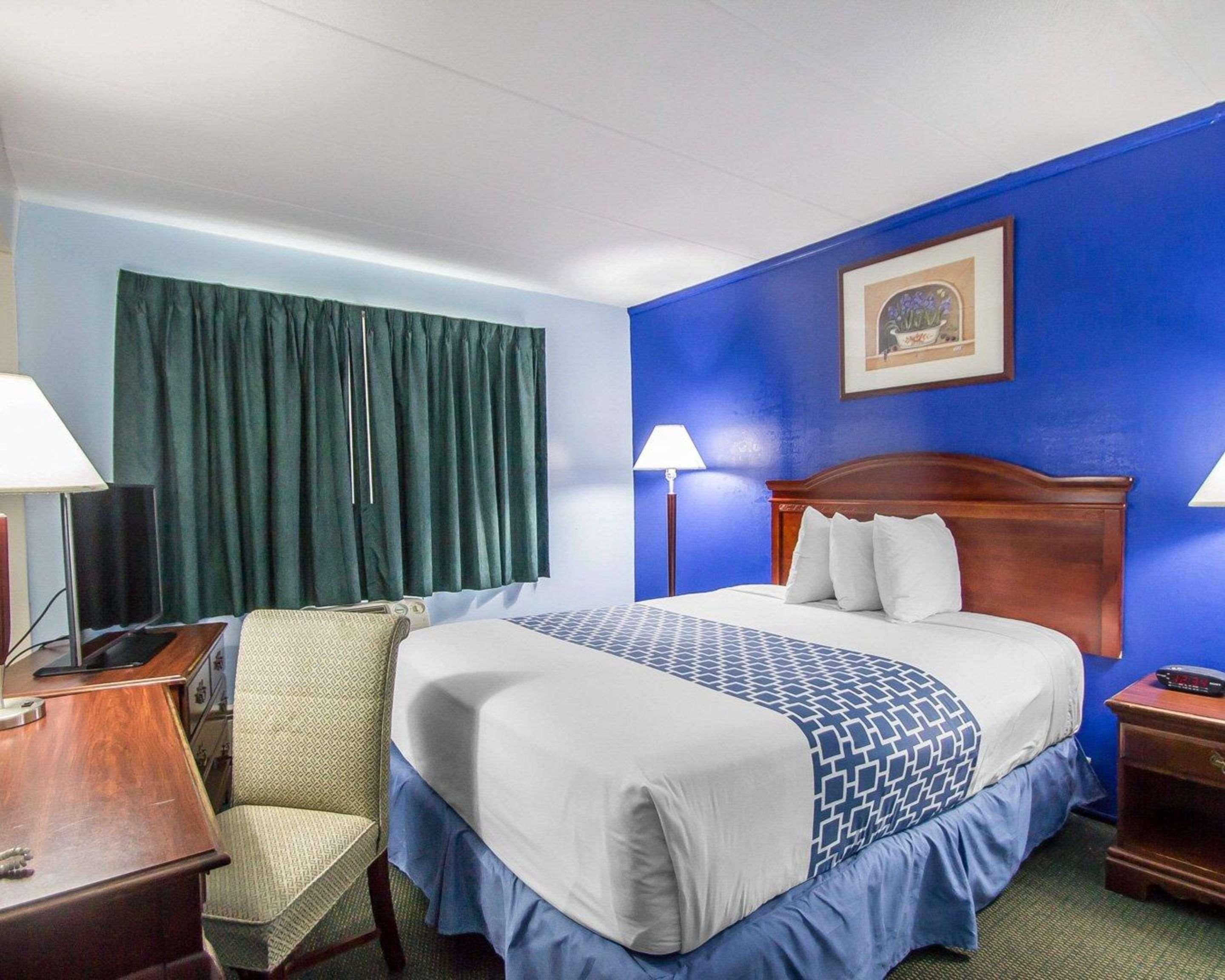 Econo Lodge Inn & Suites Airport Windsor Locks Zewnętrze zdjęcie