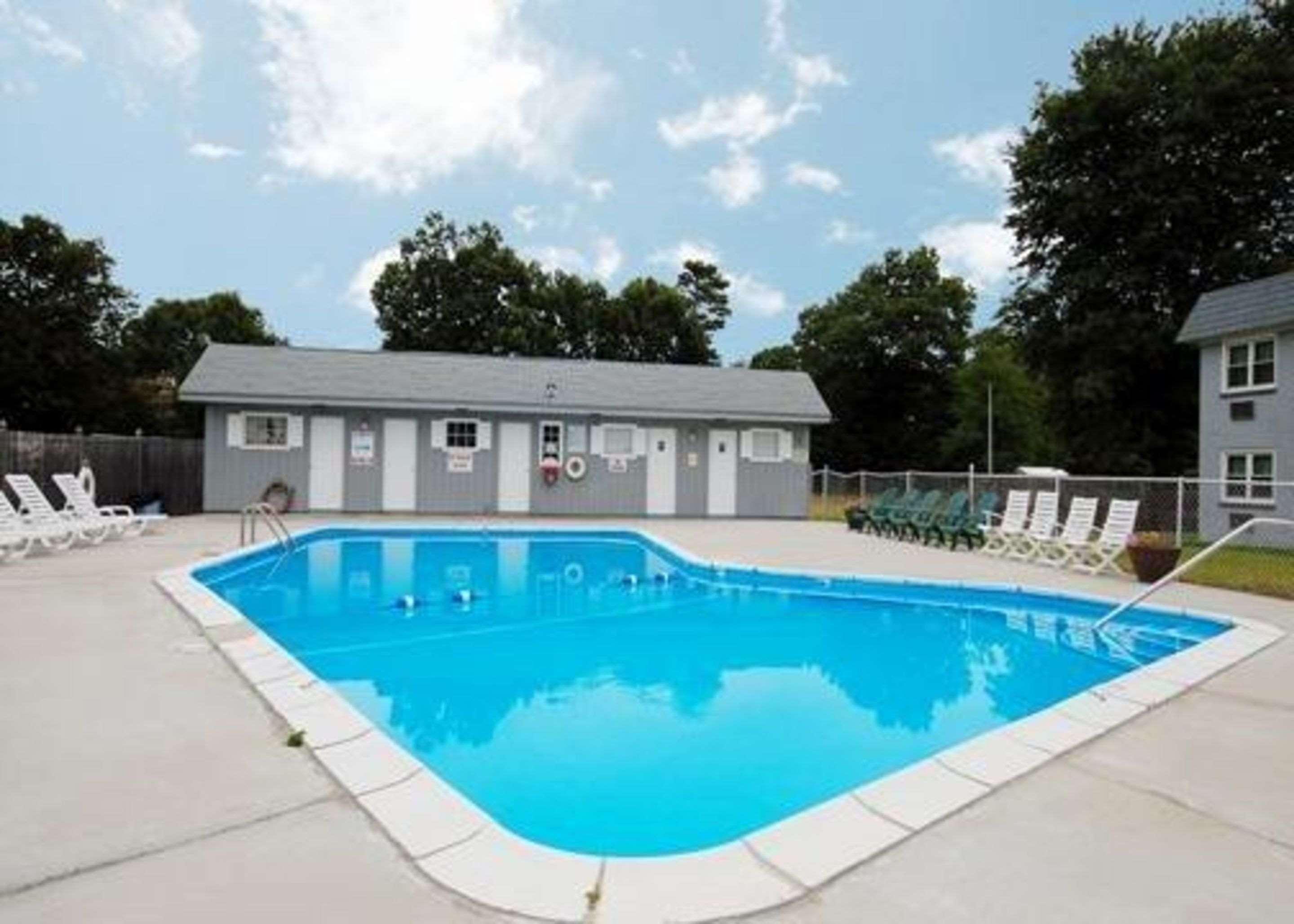 Econo Lodge Inn & Suites Airport Windsor Locks Zewnętrze zdjęcie